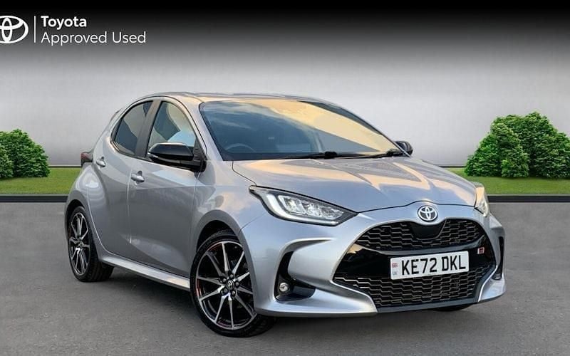 Silver metallic Used 2022 Toyota Yaris Hybrid Sport Hatchback | £17,899 (Good price) - Image 1/4