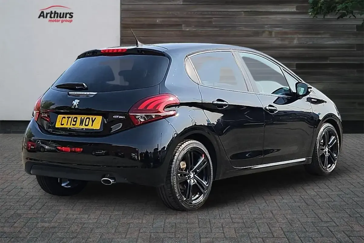 Used Peugeot 208 GT-line 108 HP (79 kW) 2019 Black Hatchback