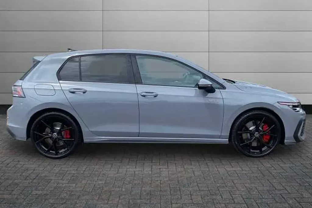 New VW Golf VIII GTI 265 HP (194 kW) 2026