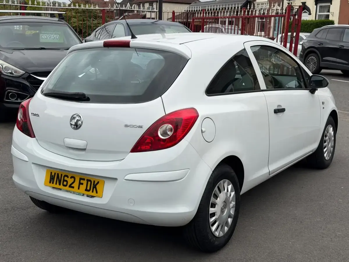 Second-hand Vauxhall Corsa S 2012 Alb Hatchback