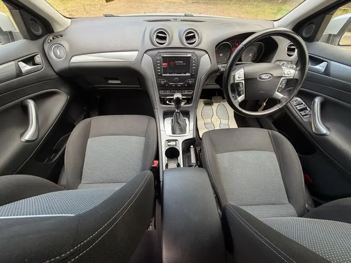 Usado Ford Mondeo Business Edition 163 HP (119 kW) 2013 Prateado Carrinha