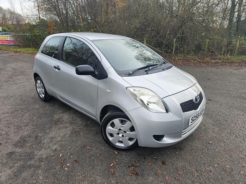 Silver Used 2008 Toyota Yaris T2 Hatchback | £2,295 (Fair price) - Image 1/4