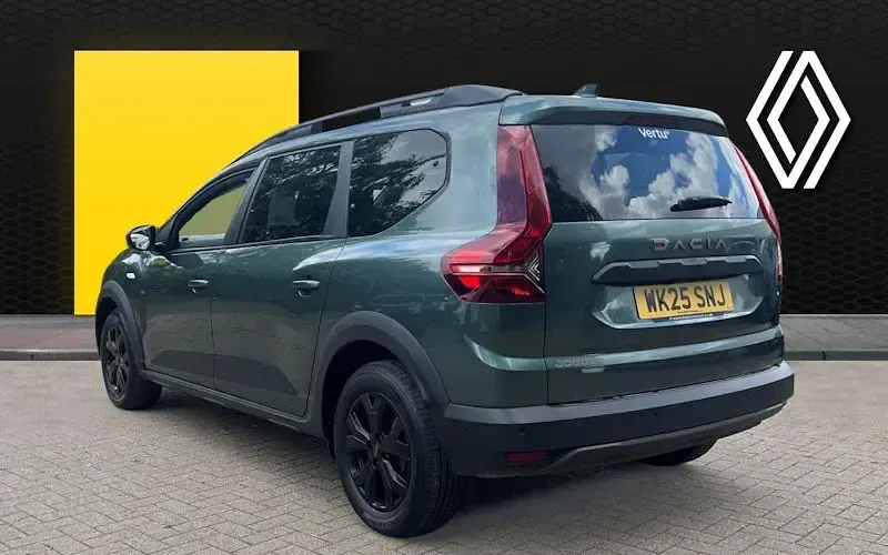Used Dacia Jogger Extreme 141 HP (103 kW) 2025 Green MPV