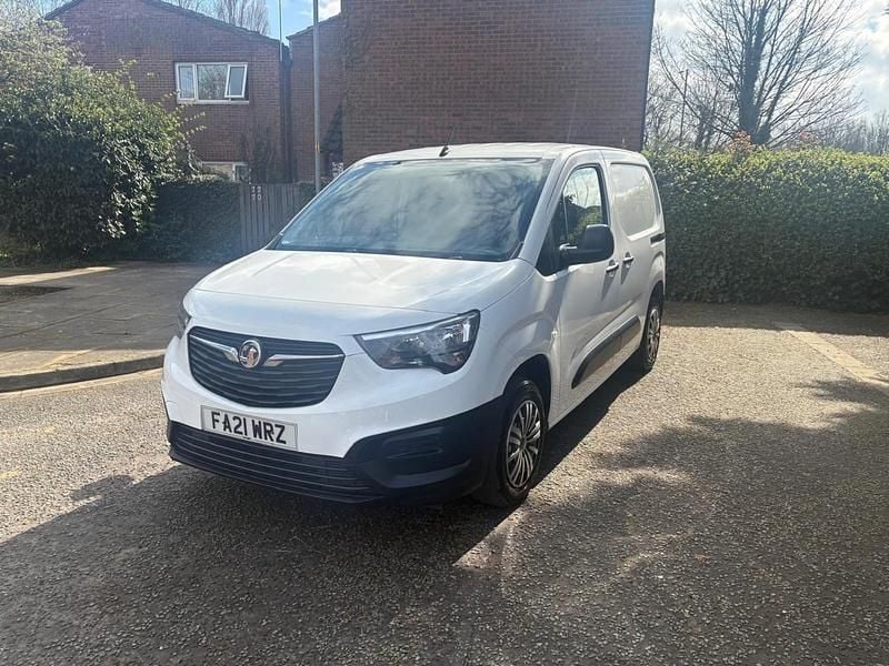 Second-hand Vauxhall Combo Edition 75 CP (55 kW) 2021 Alb Monovolum