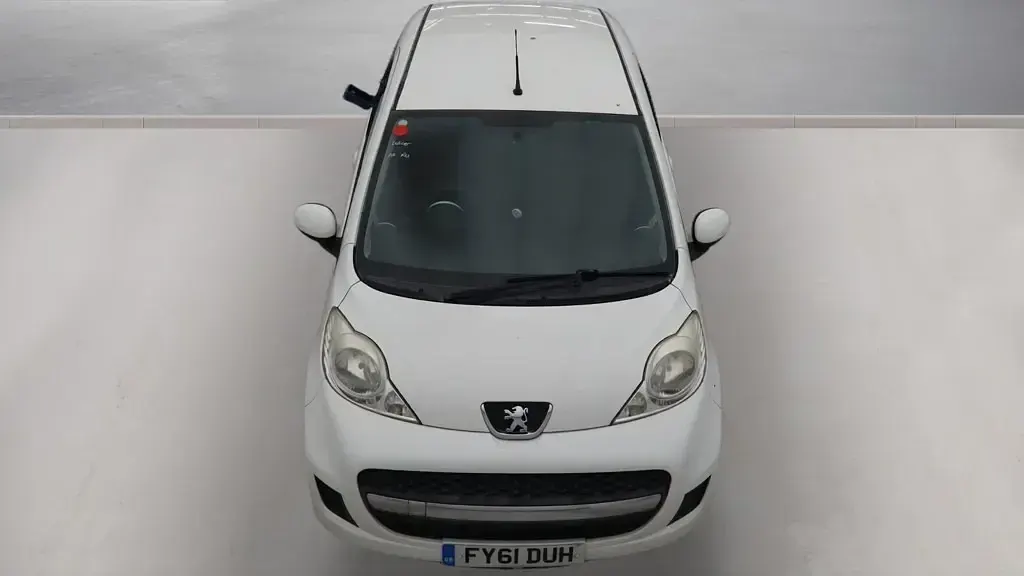 Used Peugeot 107 Sportium 68 HP (50 kW) 2011 White Hatchback