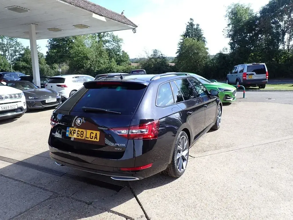 Used Skoda Superb SportLine 190 HP (139 kW) 2018 Black Estate
