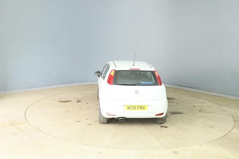 Used Fiat Punto Easy Plus 69 HP (50 kW) 2016 White Hatchback