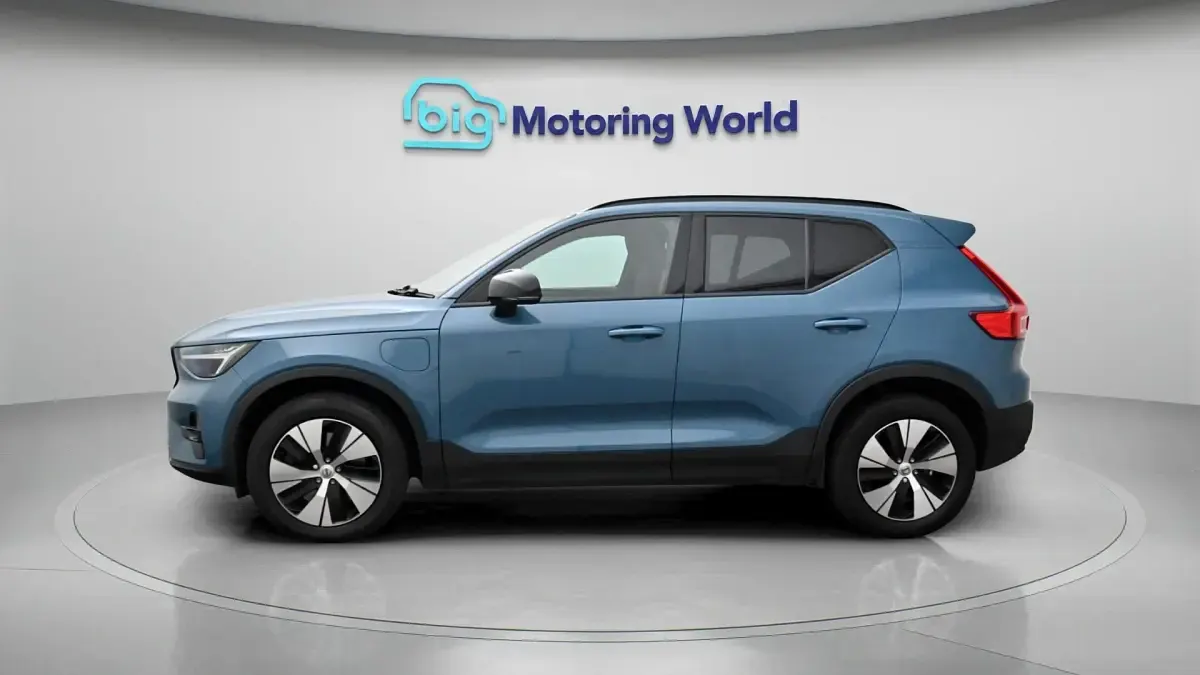Used Volvo XC40 Plus 211 HP (155 kW) 2022 Blue SUV