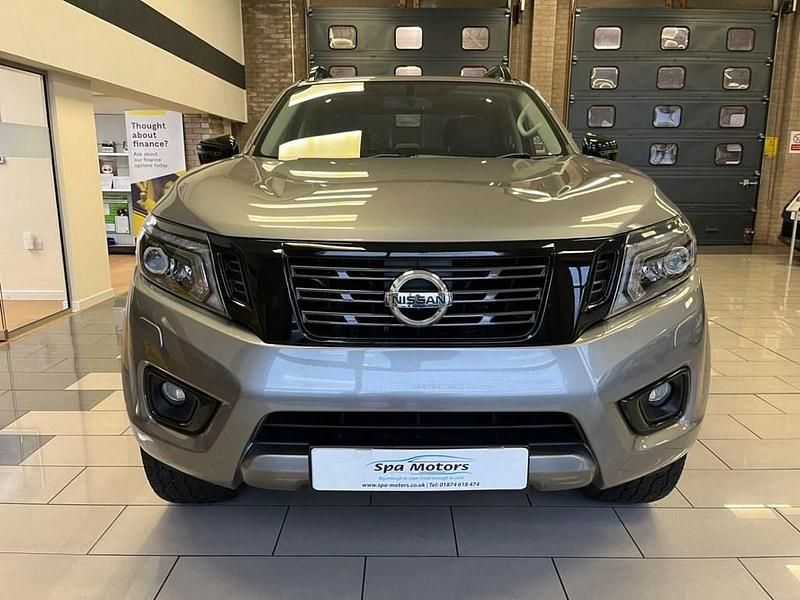 Used Nissan Navara N-Guard 190 HP (139 kW) 2018 Grey Pickup