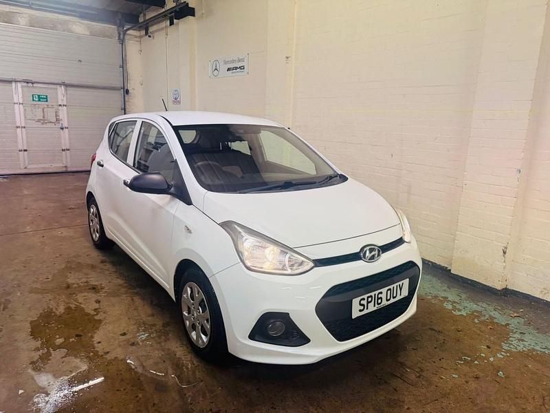White Used 2016 Hyundai i10 Hatchback | £5,250 (Good price) - Image 1/4