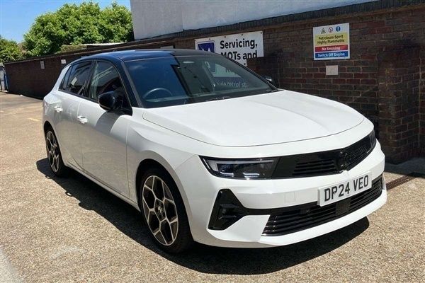 White Used 2024 Vauxhall Astra Ultimate Hatchback | £19,895 (Fair price) - Image 1/3