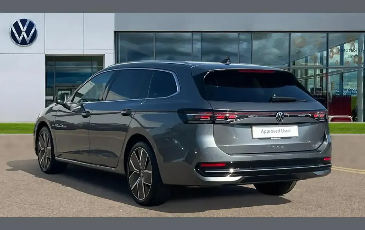 Used VW Passat Elegance 147 HP (108 kW) 2026 Grey Estate