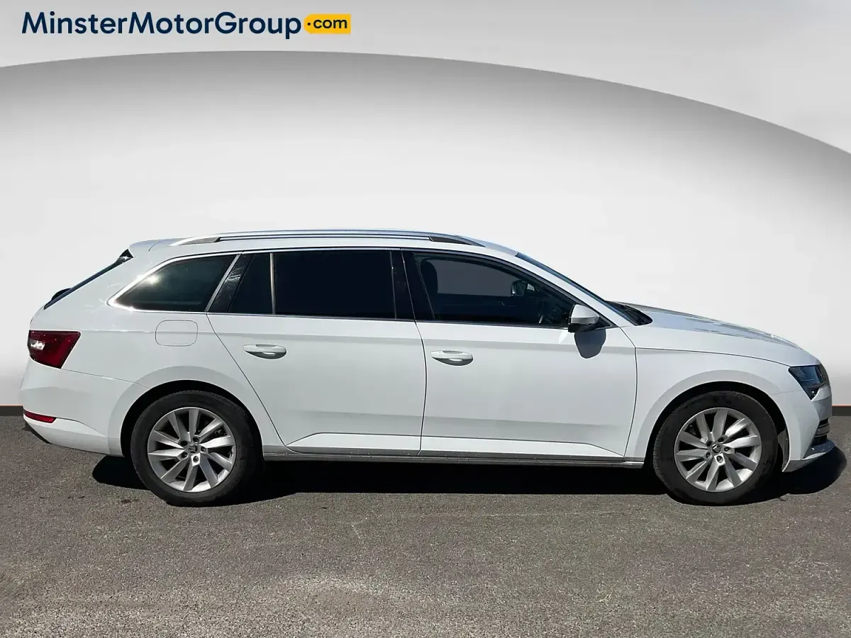 Used Skoda Superb SE Technology 218 HP (160 kW) 2022 White Estate