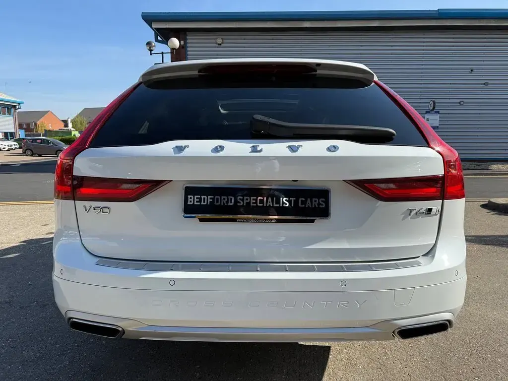 Used Volvo V90 CC Pro 350 HP (257 kW) 2019 White Estate