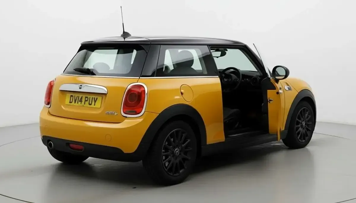 Usado Mini Cooper Hatch 136 HP (100 kW) 2014 Laranja Citadino