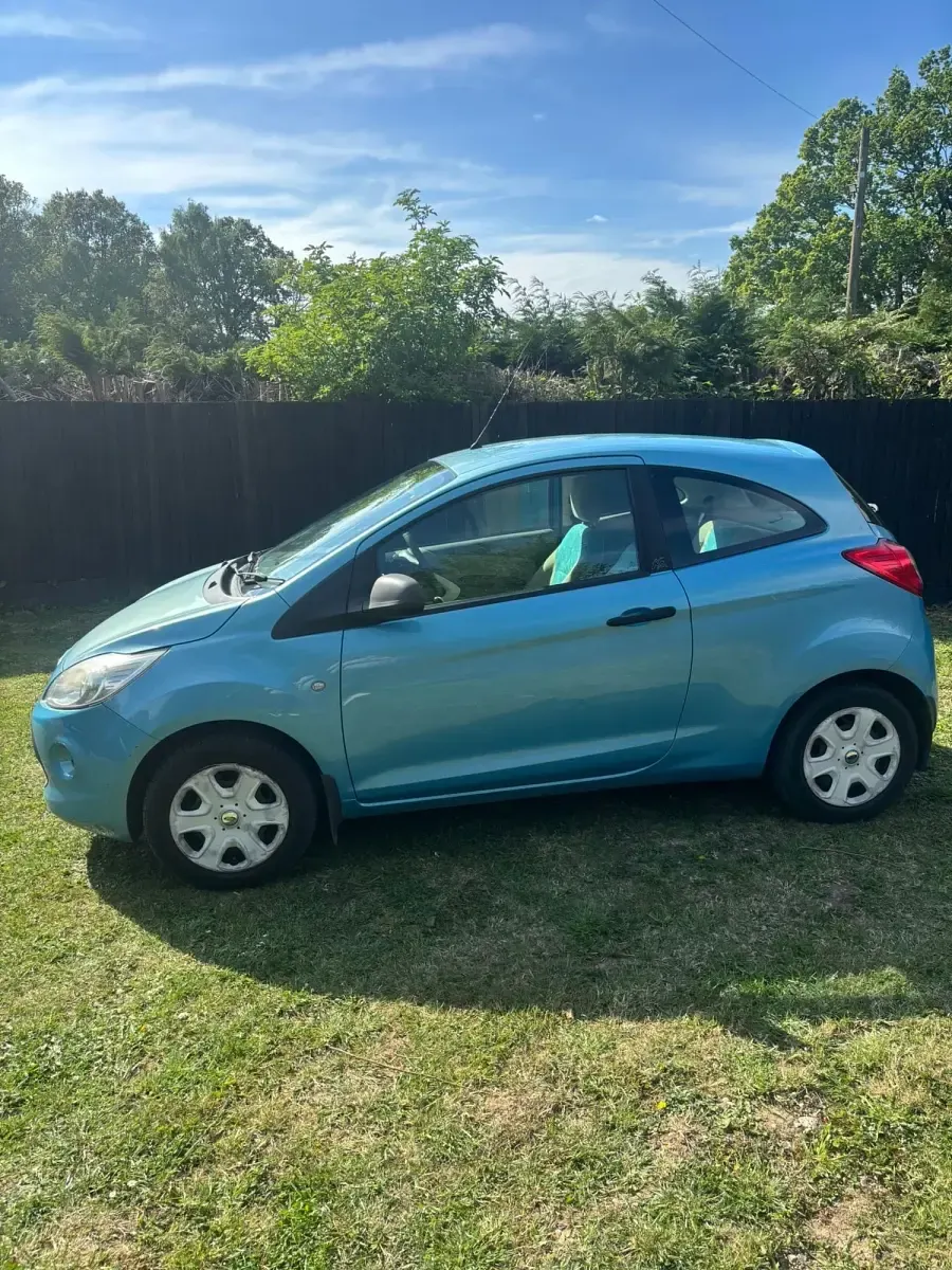 Usado Ford Ka Studio 69 CV (50 kW) 2009 Azul Utilitario