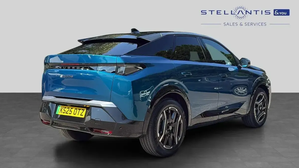 Used Peugeot e-3008 GT 152 kW (207 HP) 2025 Blue SUV