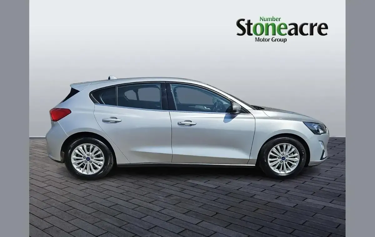 Used Ford Focus Titanium 125 HP (91 kW) 2021 Silver Hatchback