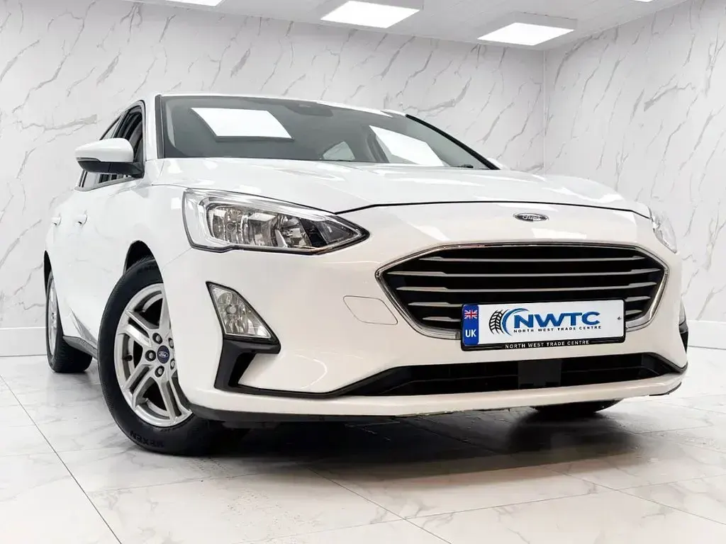 Used Ford Focus Zetec 120 HP (88 kW) 2018 White Hatchback