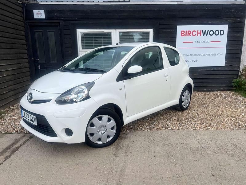 White Used 2014 Toyota Aygo Hatchback | £4,395 (Good price) - Image 1/4