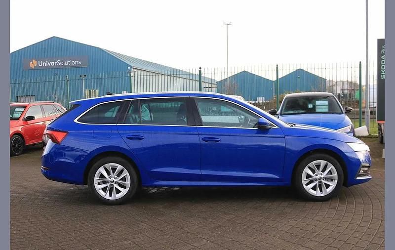 Used Skoda Octavia SE L 200 HP (147 kW) 2023 Blue Estate