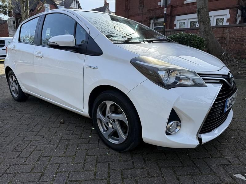 Used Toyota Yaris Hybrid 2015 White Hatchback