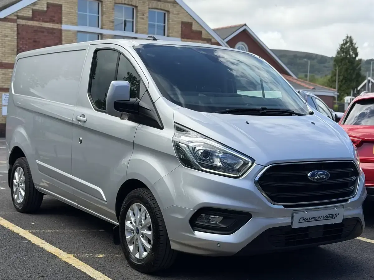 Used Ford Transit Custom Limited 130 HP (95 kW) 2023 Silver Van