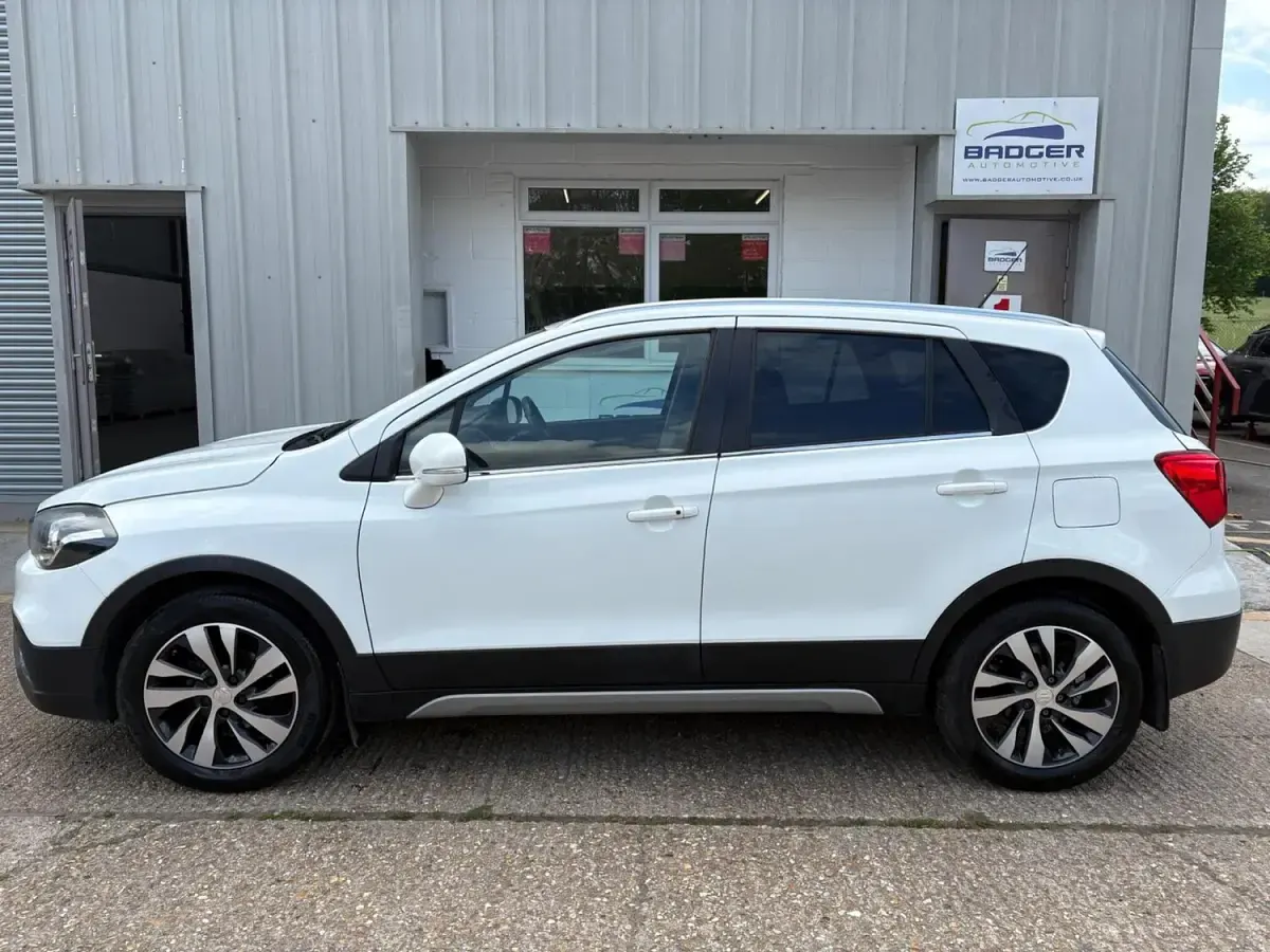 Used Suzuki SX4 SZ5 140 HP (102 kW) 2018 White Hatchback