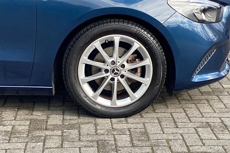 Used Mercedes B180 136 HP (100 kW) 2020 Denim blue MPV