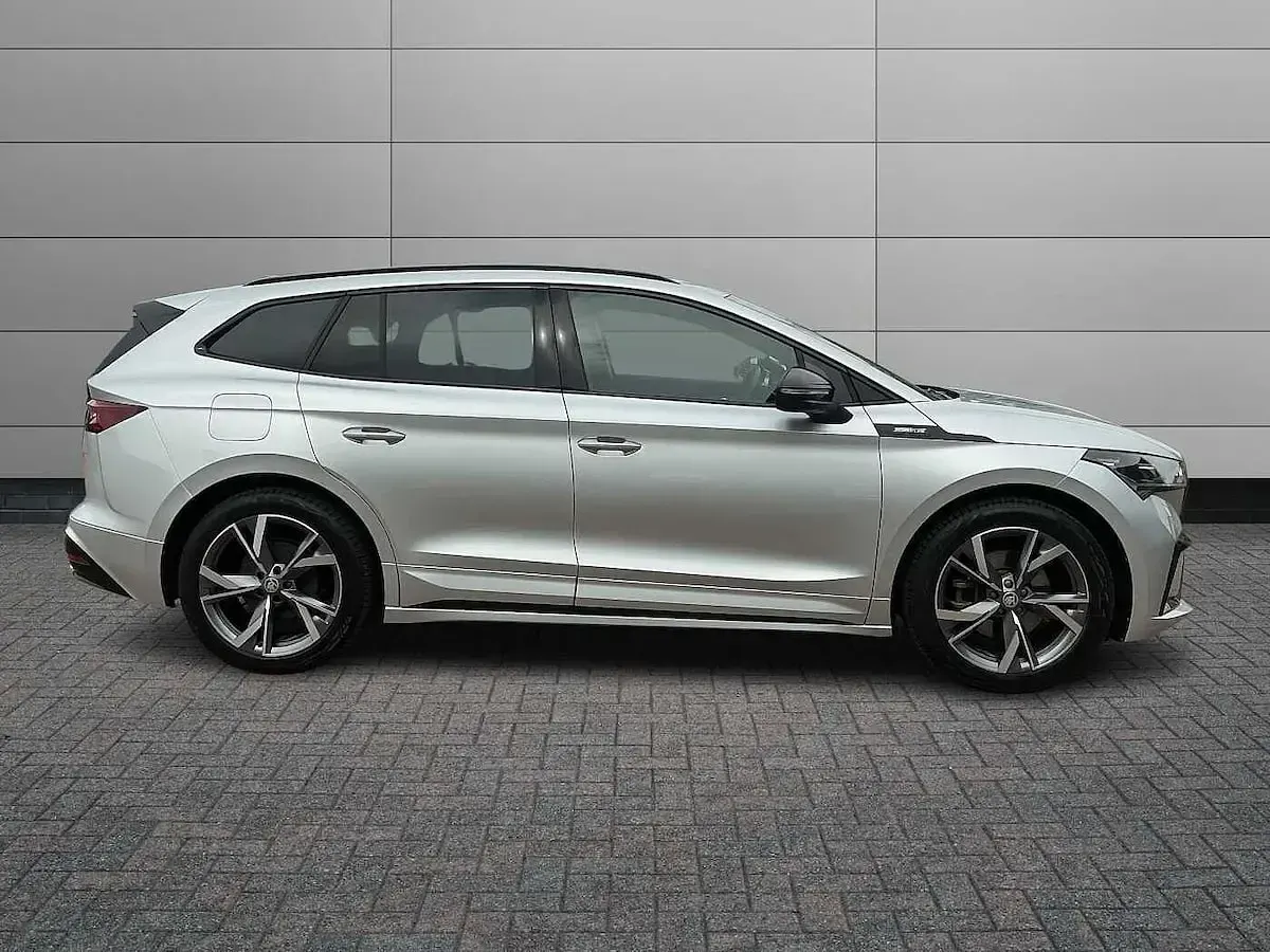 Used Skoda Enyaq iV SportLine 110 kW (150 HP) 2023 Brilliant silver metallic SUV