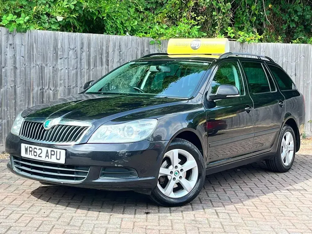 Used Skoda Octavia SE 122 HP (89 kW) 2012 Black Estate