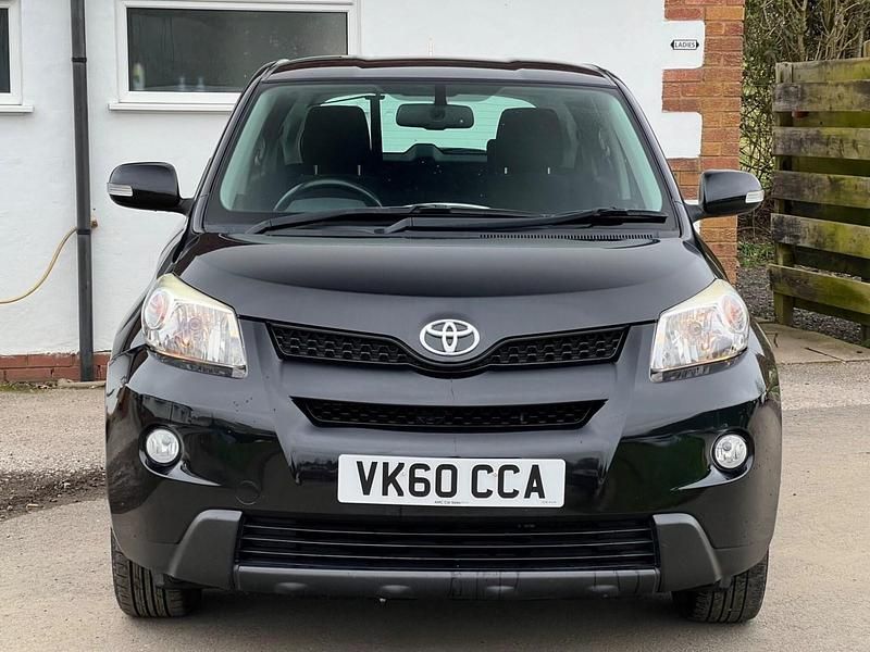 Used Toyota Urban Cruiser 90 HP (66 kW) 2010 Black Hatchback