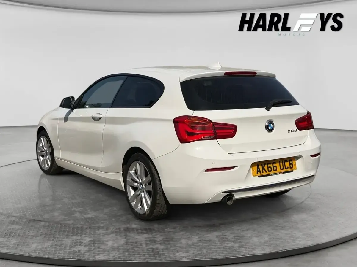 Used BMW 118 Sport Line 2017 White Hatchback