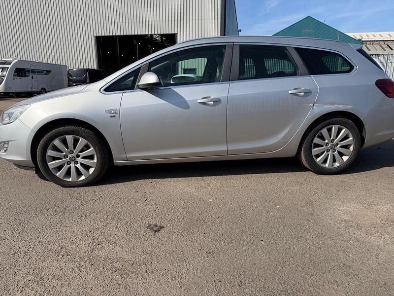 Second-hand Vauxhall Astra 2012 Argintiu Break