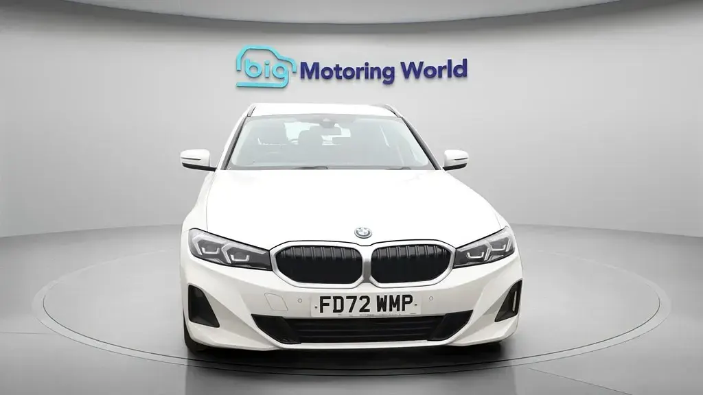 Used BMW 330e Sport Line 292 HP (214 kW) 2023 White Estate