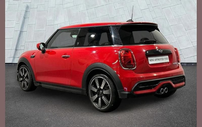Begagnad Mini Cooper S Exclusive 188 HK (138 kW) 2023 Röd Halvkombi