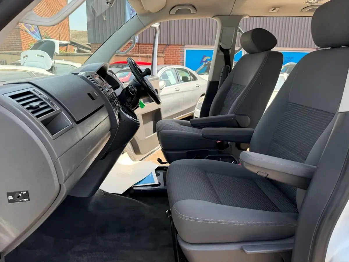 Used VW Caravelle SE 180 HP (132 kW) 2012 Silver Van