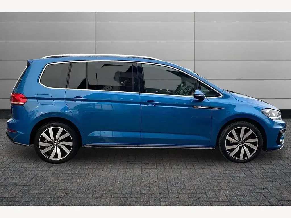 Used VW Touran R-line 150 HP (110 kW) 2022 Blue MPV