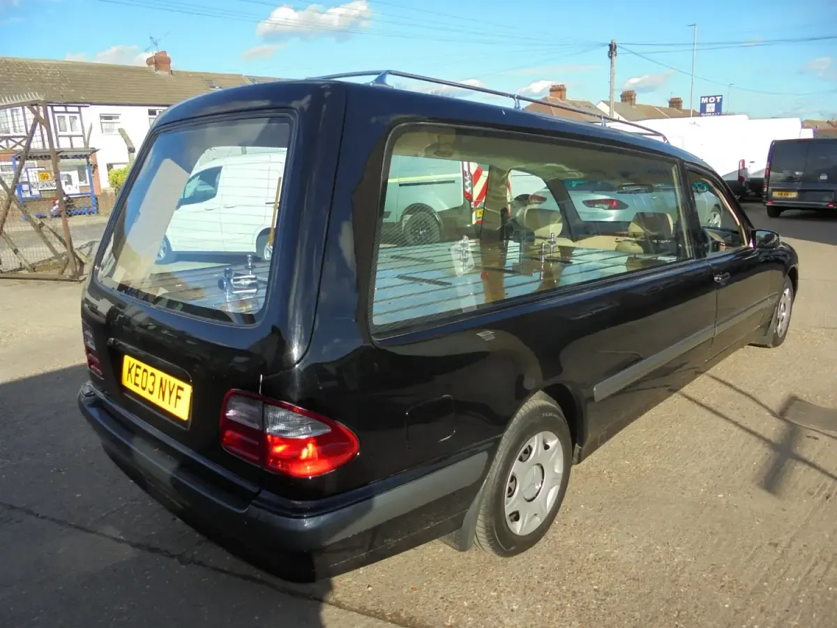 Usado Mercedes E240 Classic 2003 Preto Sedan