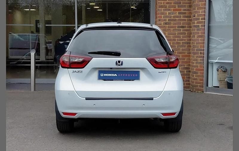 Used Honda Jazz Hybrid 107 HP (78 kW) 2021 White Hatchback