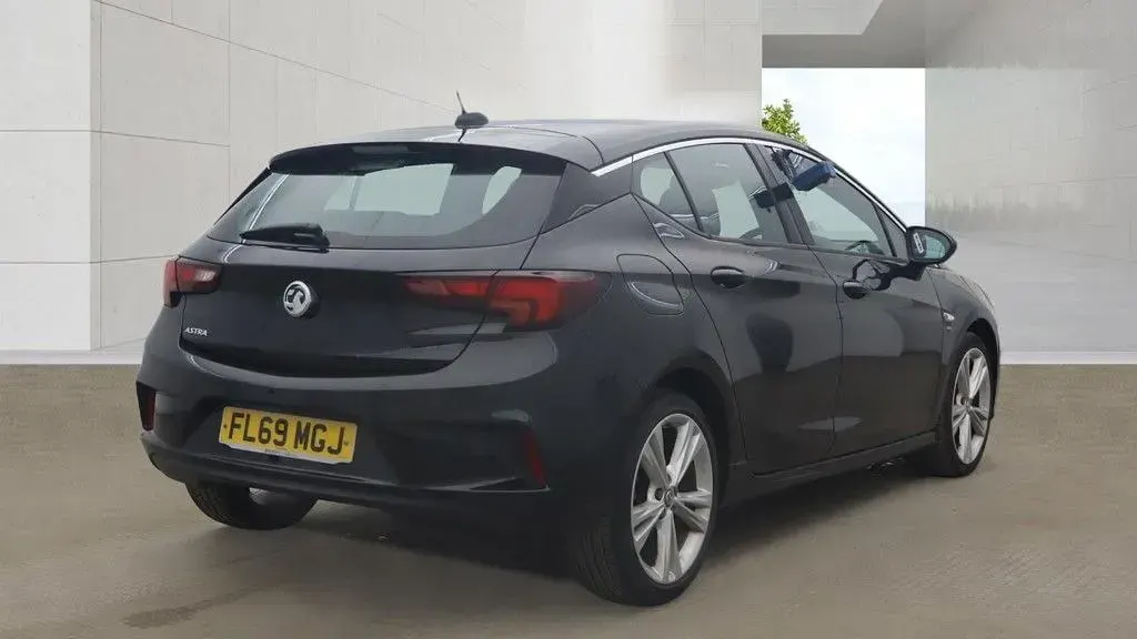 Używany Vauxhall Astra SRi 150 KM (110 kW) 2019 Czarny Hatchback