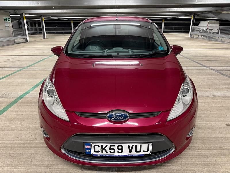 Used Ford Fiesta Titanium 94 HP (69 kW) 2009 Red Hatchback