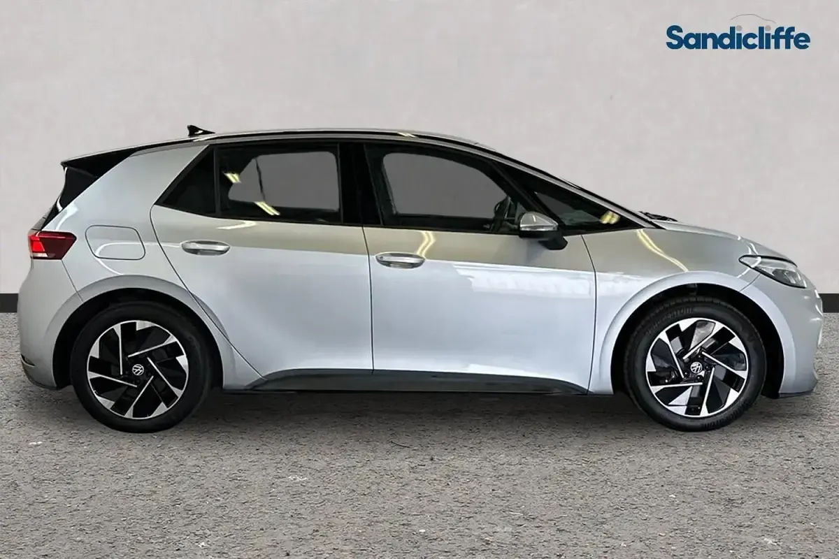 Usado VW ID.3 Pro 150 kW (204 HP) 2023 Prateado Citadino