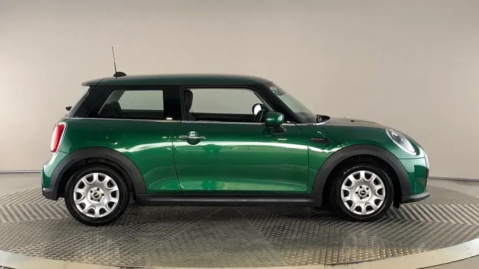 Used Mini ONE Classic 101 HP (74 kW) 2022 Green Hatchback