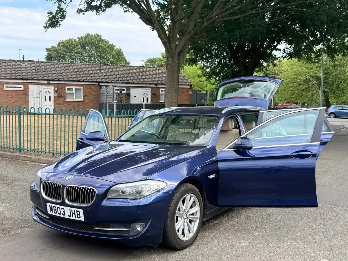 Used BMW 520 2011 Blue Estate