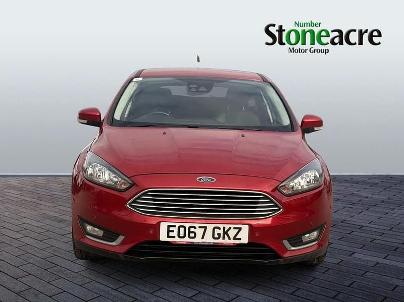 Used Ford Focus Titanium 150 HP (110 kW) 2017 Red Hatchback