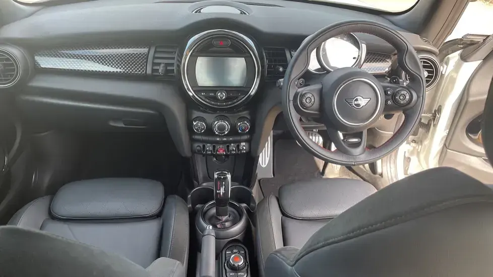 Usado Mini Cooper S Hatch 189 HP (139 kW) 2019 Prateado Citadino