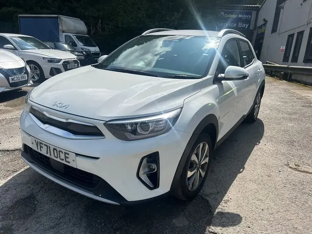 Gebraucht Kia Stonic 99 PS (72 kW) 2022 Weiß SUV