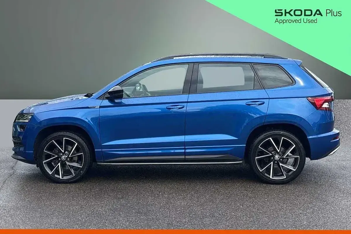 Used Skoda Karoq SportLine 140 HP (102 kW) 2019 Race blue metallic SUV