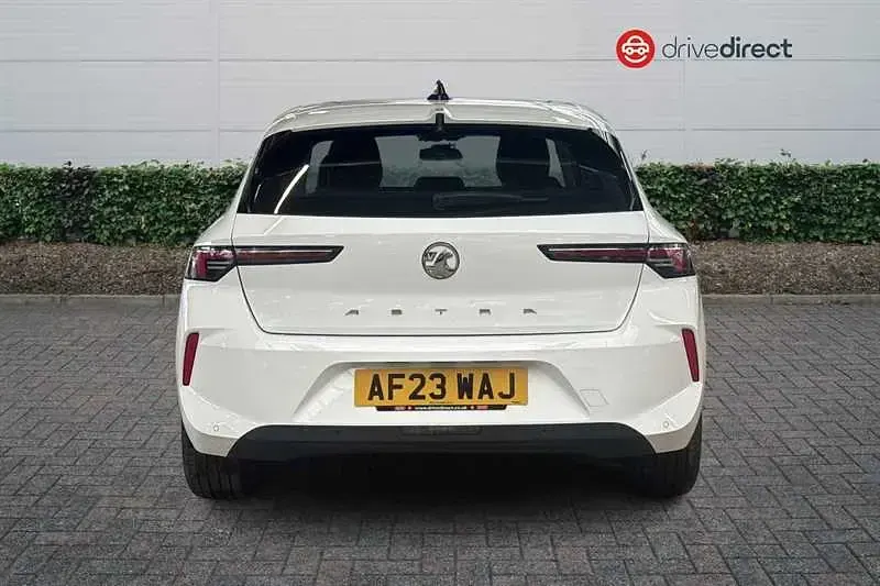 Used Vauxhall Astra Design Edition 110 HP (80 kW) 2023 White Hatchback